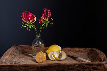 Stilleben mit Gloriosa und Zitronen von Affect Fotografie