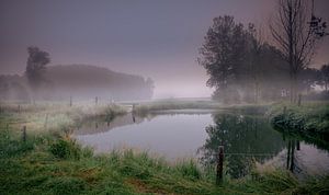 Sunrise mist fog on the water van Wim van D