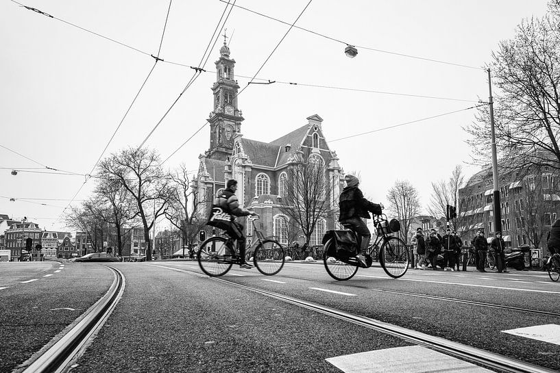 Typische stadsgezicht Westerkerk in Amsterdam op een grijze dag! van Jeroen Somers