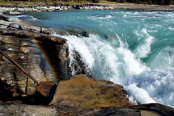 Regenboog in de watervallen van Frank's Awesome Travels