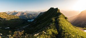 Der Seealpsee in den bayerischen Alpen bei Sonnenuntergang von Joris Machholz