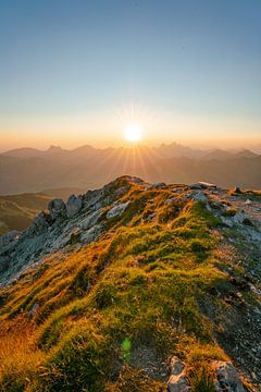 Sonnenaufgang über den Tannheimer Bergen von Leo Schindzielorz