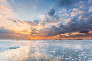 Sonnenuntergang am Nordseestrand von Terschelling von Jurjen Veerman