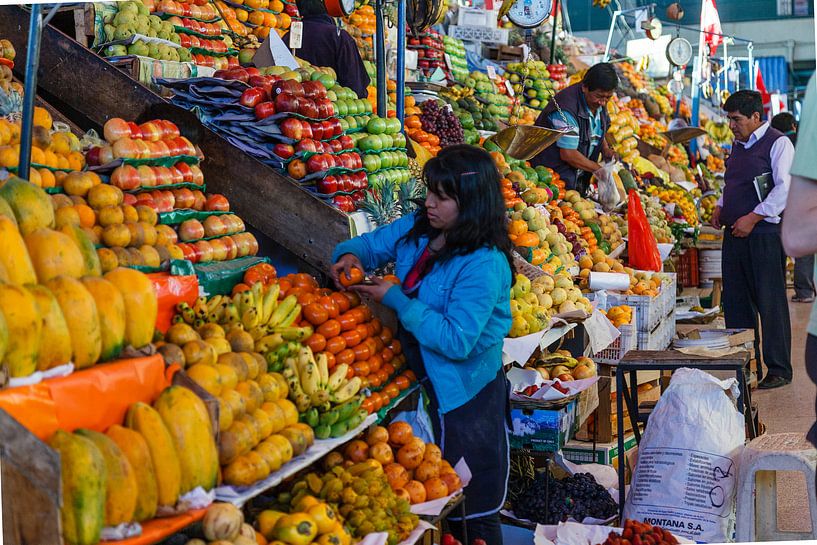 Markt in Arequipa, Peru Zuid Amerika van Martin Stevens
