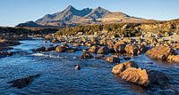 Sligachan rivier met zwarte Cuillins; Sligachan; Isle of Skye; Sc