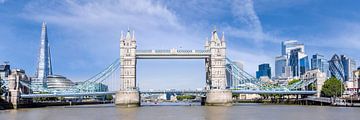 Unieke Tower Bridge in een modern stadspanorama van Melanie Viola