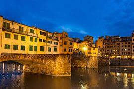 View of Ponte Vecchio bridge in Florence, Italy by Rico Ködder