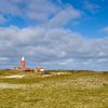 Vuurtoren van Texel – Rustige Duinlandschap met Blauw Lucht en Natuur van Ad Jekel