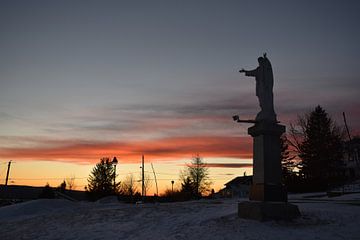 The statue of the Sacred Heart on a winter evening by Claude Laprise