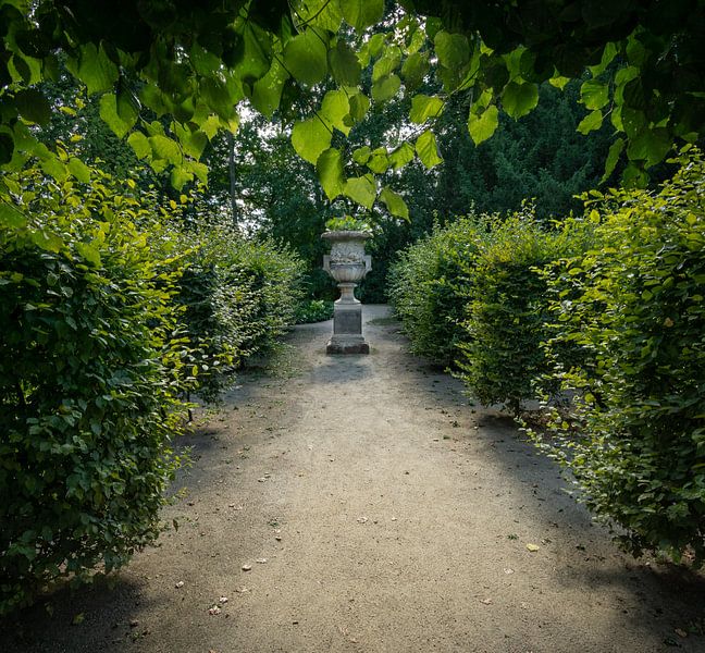 Vase à fleurs dans le jardin du château par Marc-Sven Kirsch