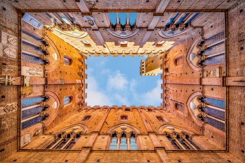 Look carefully around you by Bram de Jong