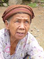 Bejaarde vrouw in Indonesië