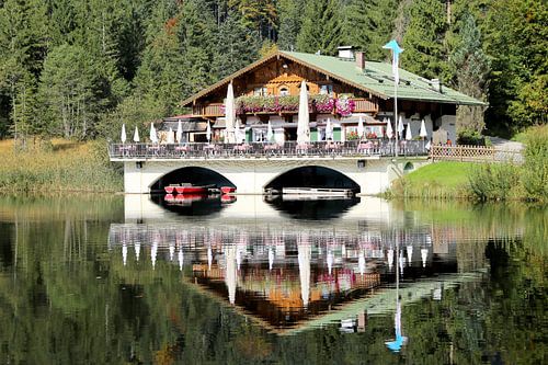 The picturesque Pflegersee near Garmisch, in the background the Bergg