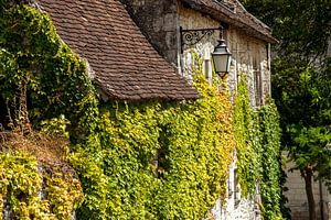 Charakteristisches französisches Dorf auf dem Land