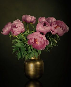 Still life Pink peonies in gold