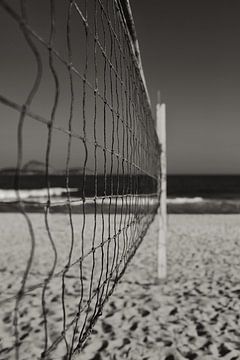 Net beach ocean by Maarten Zeehandelaar