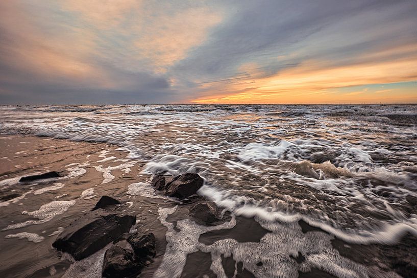 Vagues au coucher du soleil par peterheinspictures