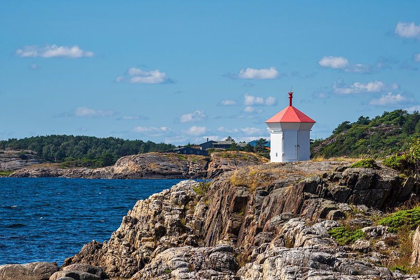 Phare sur l'île de Merdø dans l'archipel norvégien par Rico Ködder