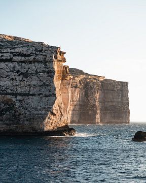 Falaises sur l'île maltaise de Gozo sur Dayenne van Peperstraten