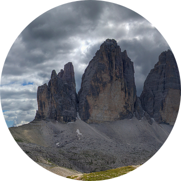 Panorama van de legendarische bergen Drei Zinnen en Paternkofel in de Dolomieten van Sean Vos
