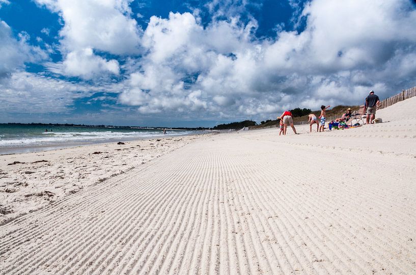 Gezin op het strand van Richard Janssen