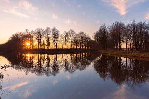 Tranquility, zonsondergang  met weerspiegeling op het gladde water
