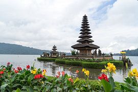 Enchanting Hindu temple Pura Ulun Danu Bratan by Yvonne Ten Bruggencate