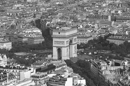 De Arc de Triomphe in Parijs vanaf de Eiffeltoren