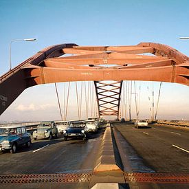 Brienenoord-Brücke mit Citroen-Autos 1966 von Roel Dijkstra