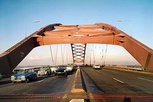 Brienenoord-Brücke mit Citroen-Autos 1966 von Roel Dijkstra