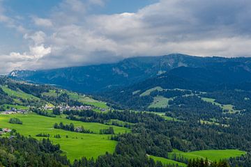 Schöne Erkundungstour durch das Alpenland Österreich. von Oliver Hlavaty