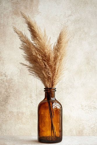 Pampasgras in amberkleurige vaas