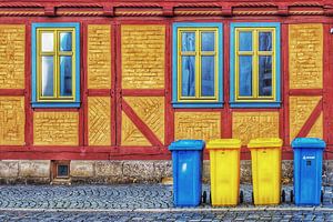 Buntes Fachwerkhaus im Stil von Mondrian.