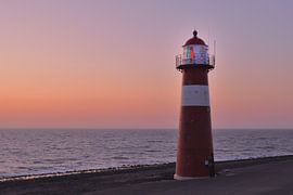 Leuchtturm bei Westkapelle von Arno Lambermont
