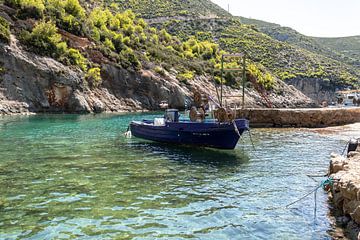 Oud griekse visserboot van Dennis Kluytmans