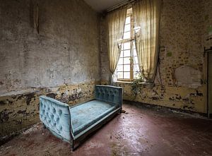 Antikes blaues Bett