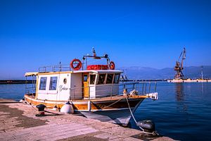 KROATIEN : FISCHERBOOT IM HAFEN VON RIJEKA