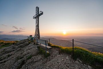 Gipfelkreuz am Hochgrat zum Sonnenuntergang von Leo Schindzielorz