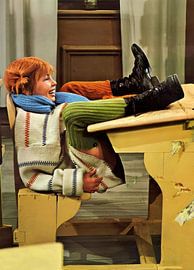 Pippi sitzt auf dem Lerntisch von Thomas burnet