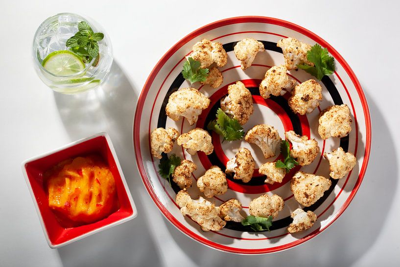 Roasted cauliflower with mango dip by Peter de Kievith Fotografie