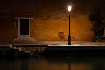 s Nachts in de steegjes van Venetië
