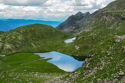 Hooggelegen bergmeren en indrukwekkende bergtoppen in de ongerepte natuur van het Meraner Seeplatte in Zuid-Tirol.