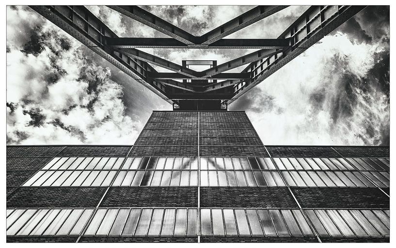Förderturm an der Zeche Zollverein - Froschperspektive von Jakob Baranowski - Photography - Video - Photoshop