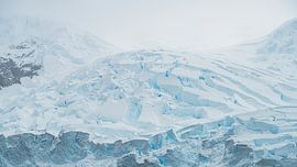 Champ de glace aux profondeurs bleues en Antarctique sur Nanda Bussers