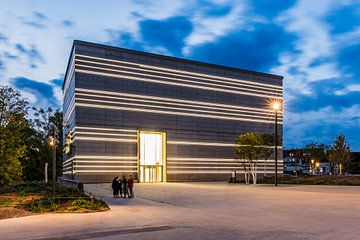 Bauhaus Museum Weimar in Thüringen bij nacht