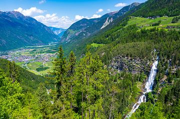 Chute d'eau de Stuibenfall au Tyrol par une belle journée de printemps sur Sjoerd van der Wal Photographie