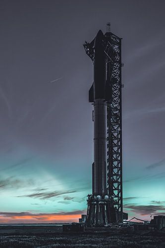 SpaceX Starship Superheavy (gestapelt) auf der Startrampe | Gefiltert