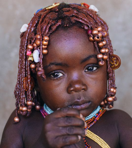 Mumuhuila-Stamm Mädchen Angola von Yvonne de Bondt
