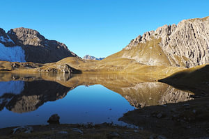 Ein eindrucksvolles Naturbild aus den Lechtaler Alpen, geprägt von schroffen Gipfeln, klarer Bergluft und unberührter Wildnis.