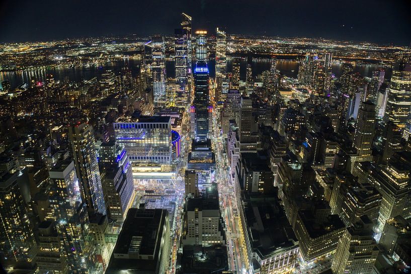 New York from Above: Night view over Manhattan by Joran Quinten